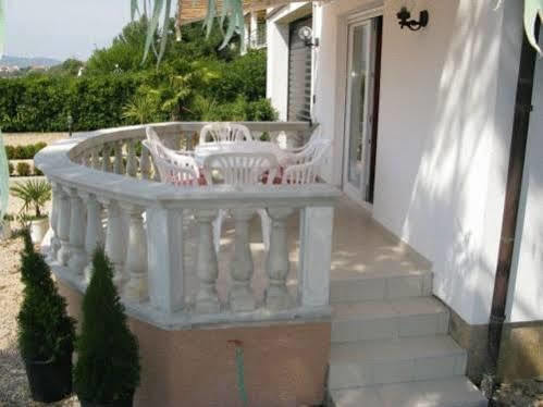Apartment Lydia Bilan Водице Екстериор снимка